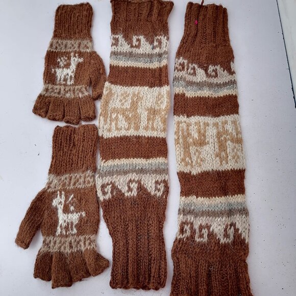 Set of Leg Warmers and Gloves Knitted in Alpaca Wool. - Picture 3 of 7